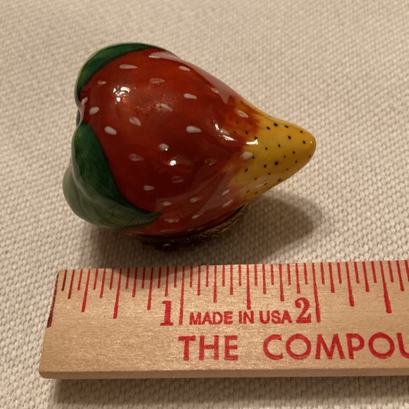 Rochard Limoges Porcelain Strawberry Box - Picture 2 of 5